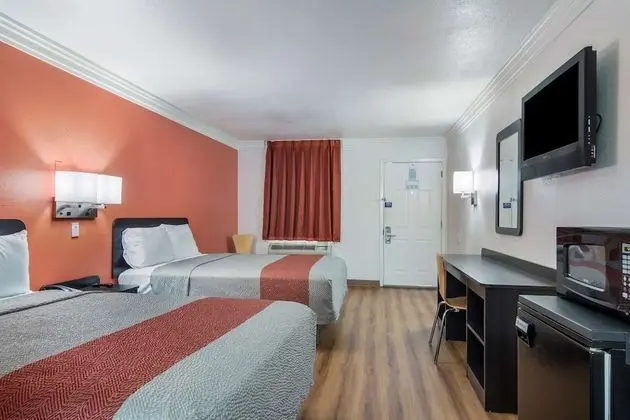 Deluxe Oda, 2 Çift Kişilik Yatak, Sigara İçilmez, Buzdolabı ve Mikrodalga