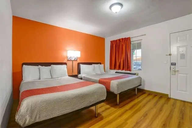 Deluxe Oda, 2 Çift Kişilik Yatak, Sigara İçilebilir, Buzdolabı ve Mikrodalga