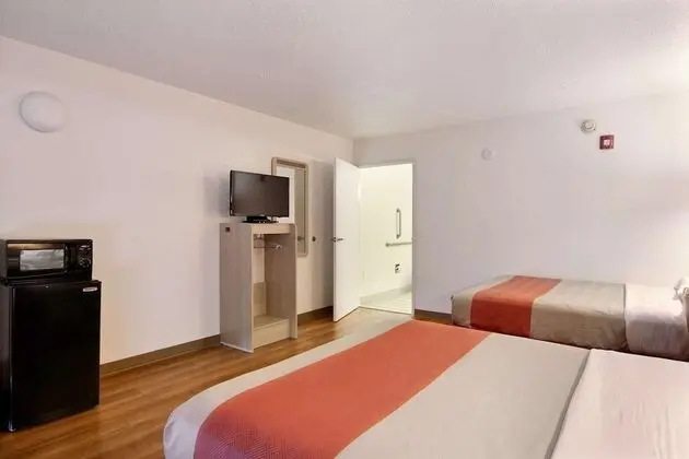 Deluxe Oda, 2 Çift Kişilik Yatak, Sigara İçilmez, Buzdolabı ve Mikrodalga