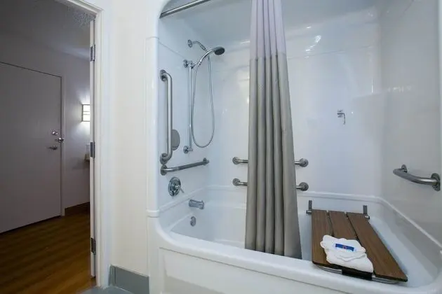 Engellilere uygun banyo