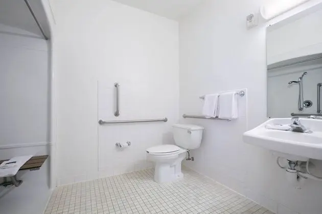 Engellilere uygun banyo