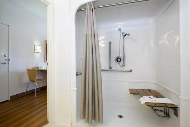 Engellilere uygun banyo
