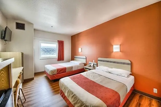 Deluxe Oda, 2 Çift Kişilik Yatak, Sigara İçilmez, Buzdolabı ve Mikrodalga