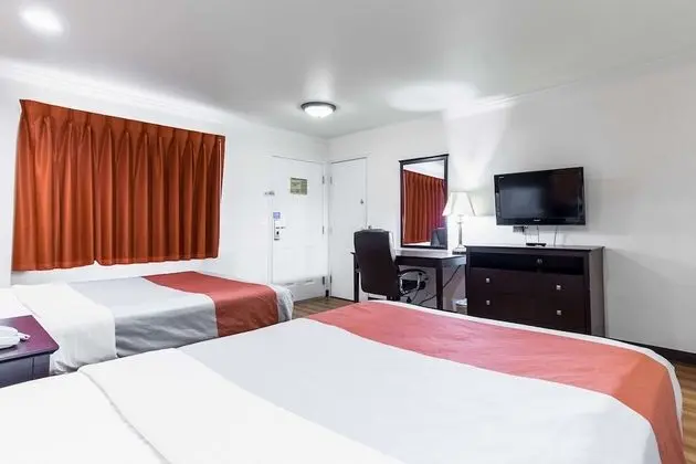 Deluxe Oda, 2 Çift Kişilik Yatak, Sigara İçilebilir, Buzdolabı ve Mikrodalga