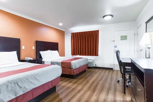 Deluxe Oda, 2 Çift Kişilik Yatak, Sigara İçilebilir, Buzdolabı ve Mikrodalga