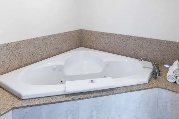 Deluxe Oda, 2 Çift Kişilik Yatak, Sigara İçilebilir, Buzdolabı ve Mikrodalga