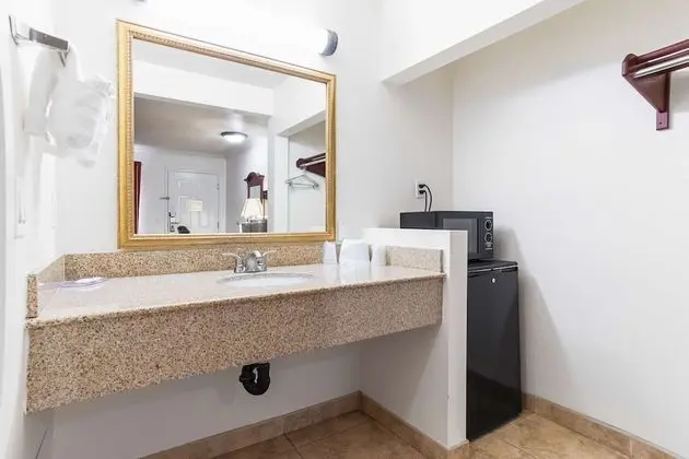 Deluxe Oda, 2 Çift Kişilik Yatak, Sigara İçilebilir, Buzdolabı ve Mikrodalga