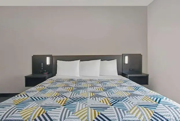 Deluxe Oda, 1 En Büyük (King) Boy Yatak, Engellilere Uygun, Sigara İçilmez