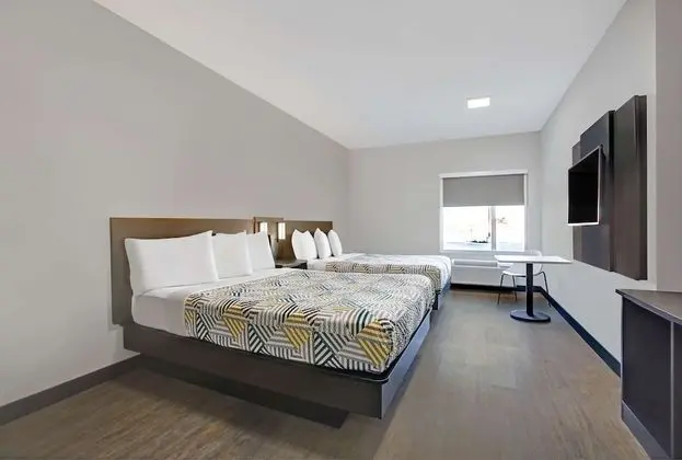 Deluxe Oda, 2 Büyük (Queen) Boy Yatak, Engellilere Uygun, Sigara İçilmez