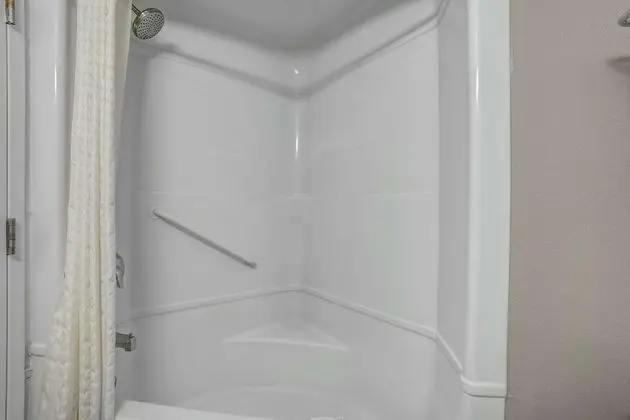 Engellilere uygun banyo