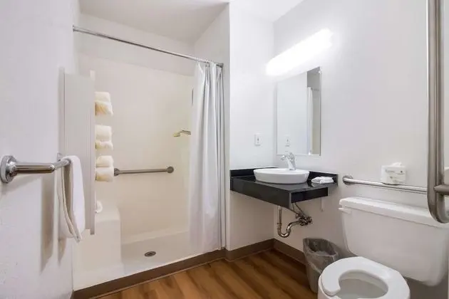 Engellilere uygun banyo