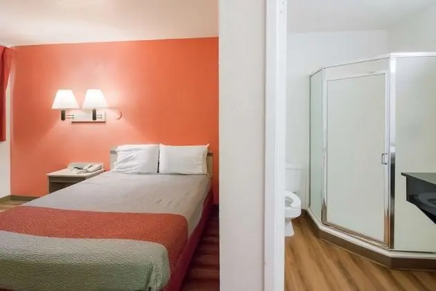 Standard Oda, 1 Büyük (Queen) Boy Yatak, Engellilere Uygun, Sigara İçilmez