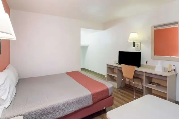 Standard Oda, 1 Büyük (Queen) Boy Yatak, Engellilere Uygun, Sigara İçilmez