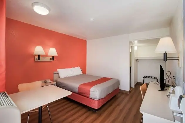 Standard Oda, 1 Büyük (Queen) Boy Yatak, Sigara İçilmez, Buzdolabı ve Mikrodalga