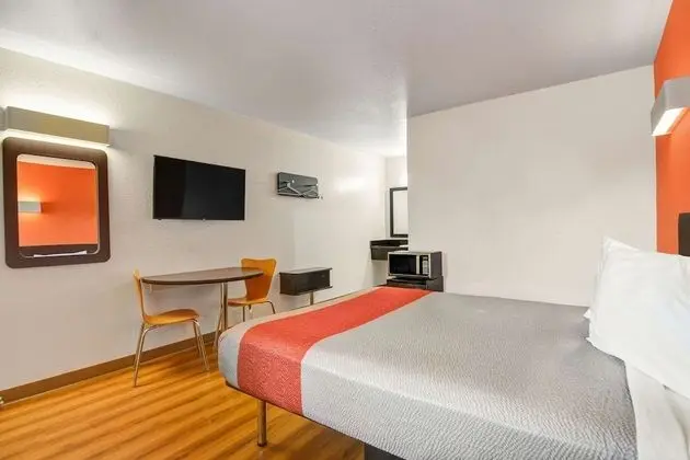 Deluxe Oda, 1 Büyük (Queen) Boy Yatak, Sigara İçilmez, Buzdolabı ve Mikrodalga