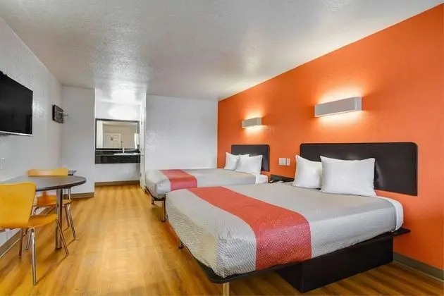 Deluxe Oda, 2 Büyük (Queen) Boy Yatak, Sigara İçilmez, Buzdolabı ve Mikrodalga