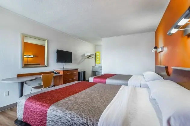 Deluxe Oda, 2 Çift Kişilik Yatak, Sigara İçilmez, Buzdolabı ve Mikrodalga