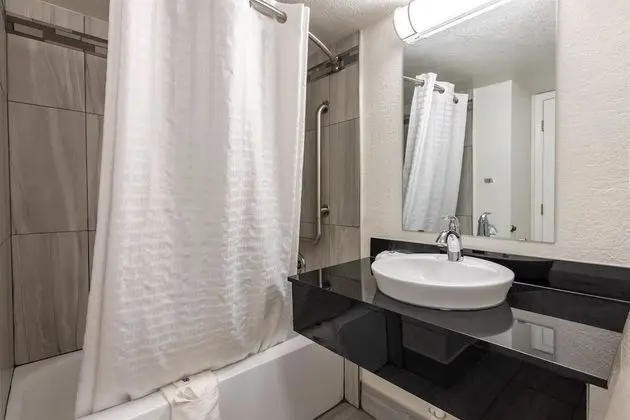 Engellilere uygun banyo