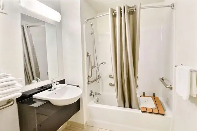 Engellilere uygun banyo