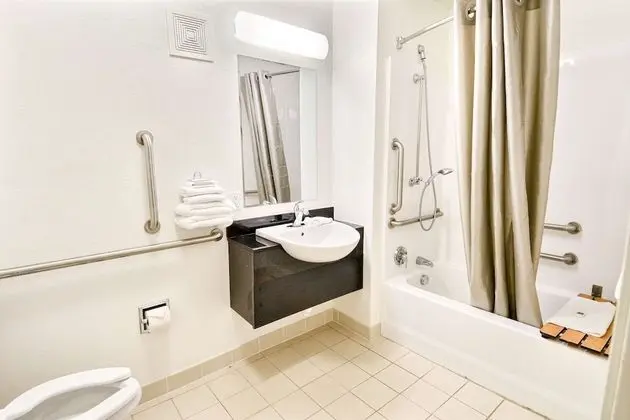 Engellilere uygun banyo