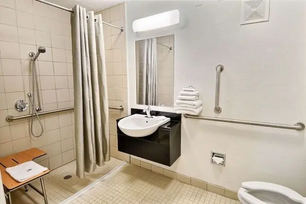 Engellilere uygun banyo