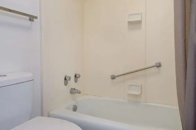 Standard Oda, 2 Çift Kişilik Yatak, Sigara İçilmez (Roll In Shower - Accessible)