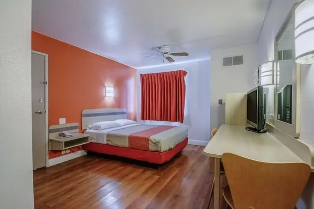 Standard Oda, 1 Büyük (Queen) Boy Yatak, Sigara İçilebilir