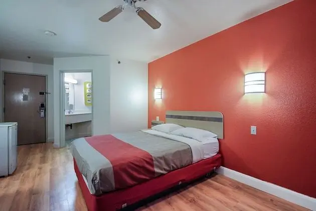 Standard Oda, 1 Büyük (Queen) Boy Yatak, Sigara İçilebilir