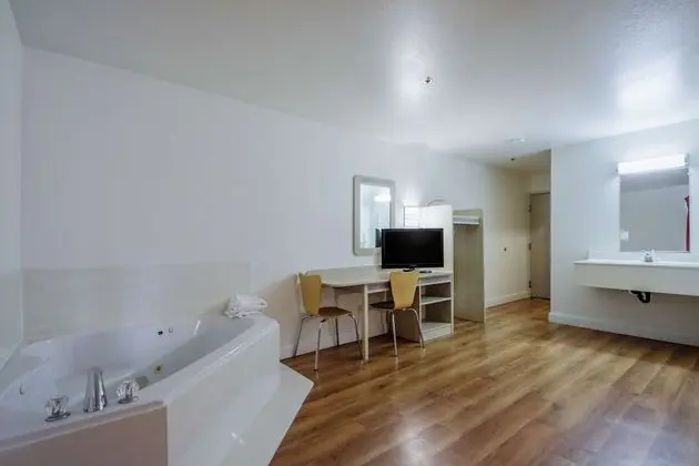 Standard Oda, 1 Büyük (Queen) Boy Yatak, Sigara İçilebilir