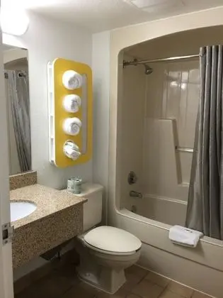 Deluxe Oda, 2 Çift Kişilik Yatak, Sigara İçilmez, Buzdolabı ve Mikrodalga