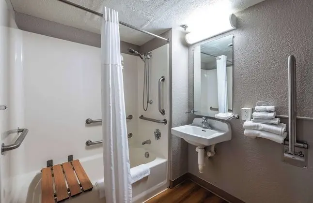 Engellilere uygun banyo