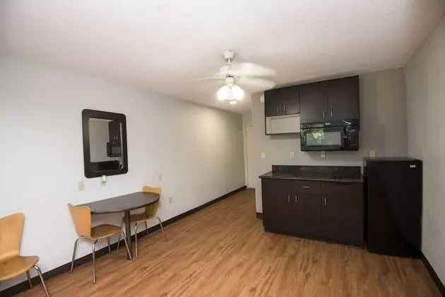 Deluxe Oda, 2 Büyük (Queen) Boy Yatak, Sigara İçilmez, Küçük Mutfak