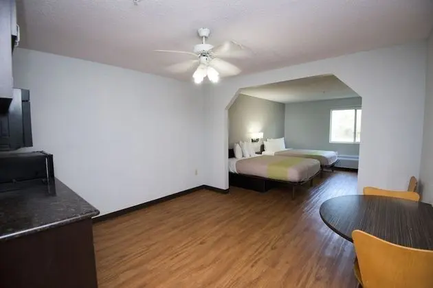 Deluxe Oda, 2 Büyük (Queen) Boy Yatak, Sigara İçilmez, Küçük Mutfak