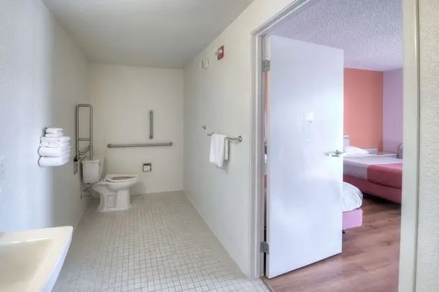 Engellilere uygun banyo