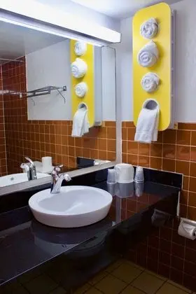 Deluxe Oda, 2 Çift Kişilik Yatak, Sigara İçilmez, Buzdolabı ve Mikrodalga