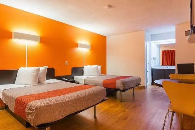 Deluxe Oda, 2 Çift Kişilik Yatak, Sigara İçilmez, Buzdolabı ve Mikrodalga