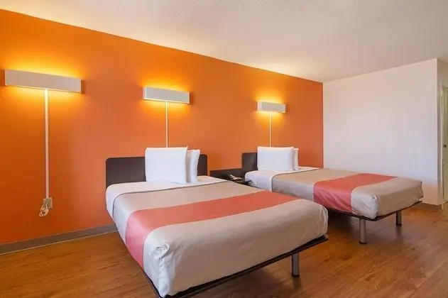 Deluxe Oda, 2 Çift Kişilik Yatak, Sigara İçilmez, Buzdolabı ve Mikrodalga