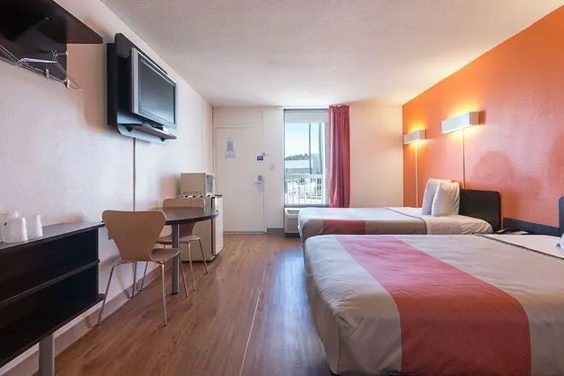 Deluxe Oda, 2 Çift Kişilik Yatak, Sigara İçilmez, Buzdolabı ve Mikrodalga