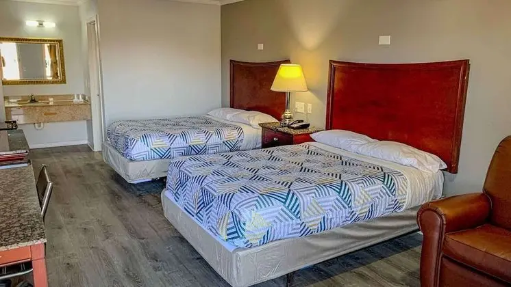 Deluxe Oda, 2 Çift Kişilik Yatak, Sigara İçilebilir, Buzdolabı ve Mikrodalga