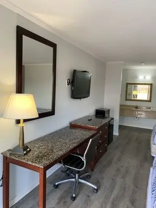 Deluxe Oda, 2 Çift Kişilik Yatak, Sigara İçilebilir, Buzdolabı ve Mikrodalga