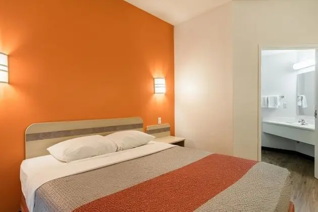 Standard Oda, 1 Büyük (Queen) Boy Yatak, Engellilere Uygun, Sigara İçilmez