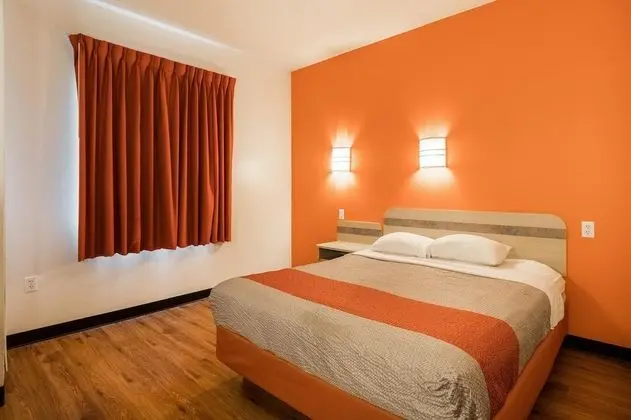 Standard Oda, 1 Büyük (Queen) Boy Yatak, Engellilere Uygun, Sigara İçilmez