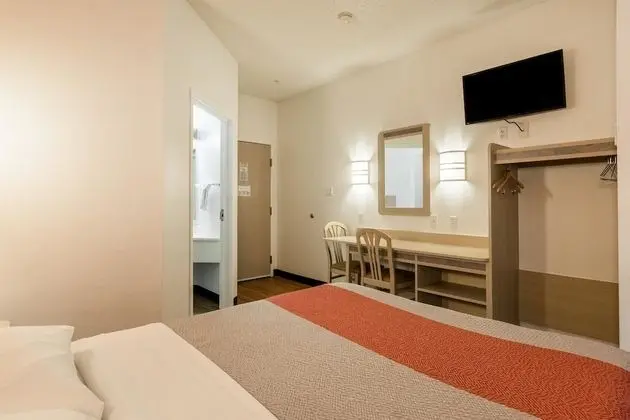 Standard Oda, 1 Büyük (Queen) Boy Yatak, Engellilere Uygun, Sigara İçilmez