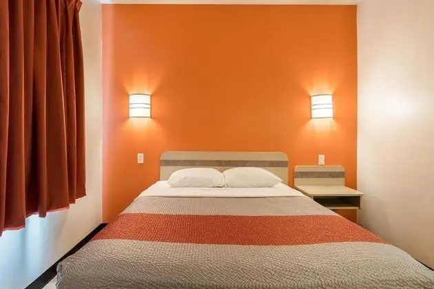 Standard Oda, 1 Büyük (Queen) Boy Yatak, Engellilere Uygun, Sigara İçilmez