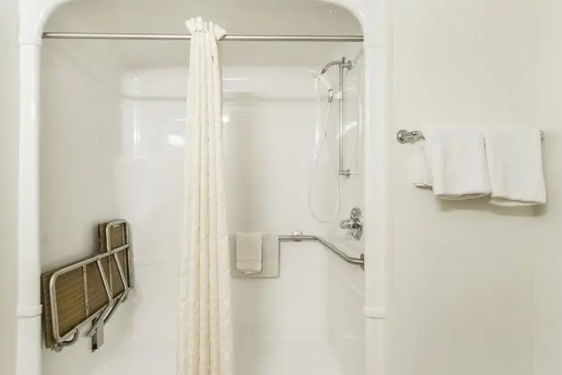 Standard Oda, 1 Büyük (Queen) Boy Yatak, Engellilere Uygun, Sigara İçilmez