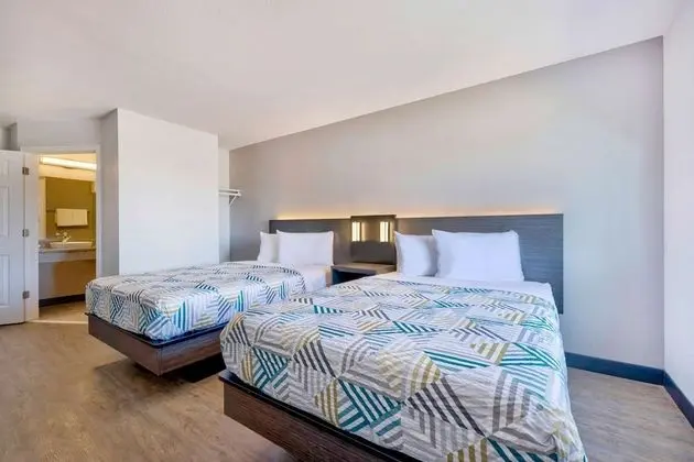 Deluxe Oda, 2 Çift Kişilik Yatak, Sigara İçilmez, Buzdolabı ve Mikrodalga