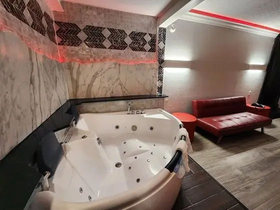 Deluxe Oda, 1 En Büyük (King) Boy Yatak, Sigara İçilebilir, Sıcak Su Havuzu