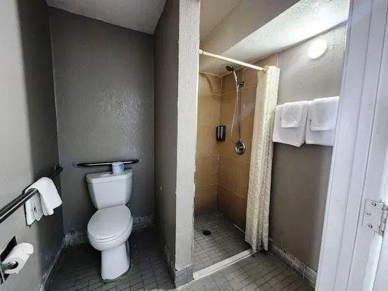Standard Oda, 1 En Büyük (King) Boy Yatak, Engellilere Uygun, Sigara İçilebilir
