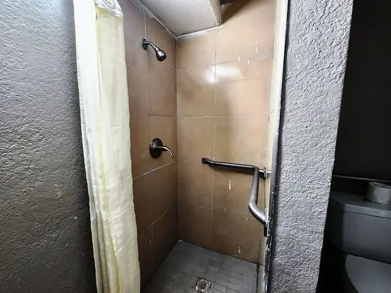 Standard Oda, 1 En Büyük (King) Boy Yatak, Engellilere Uygun, Sigara İçilebilir