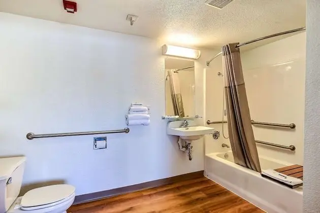 Engellilere uygun banyo